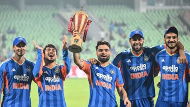 রান বন্যার ম্যাচে নিউজিল্যান্ডকে হারাল ভারত রান বন্যার ম্যাচে নিউজিল্যান্ডকে হারাল ভারত