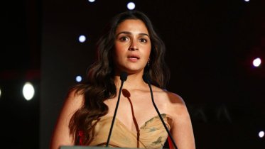 সোশ্যাল মিডিয়া ছাড়ার কথা ভাবছেন আলিয়া ভাট
